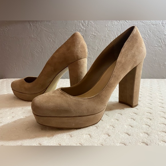 NWOT BCBG Generation Suede Pump - Picture 1 of 16